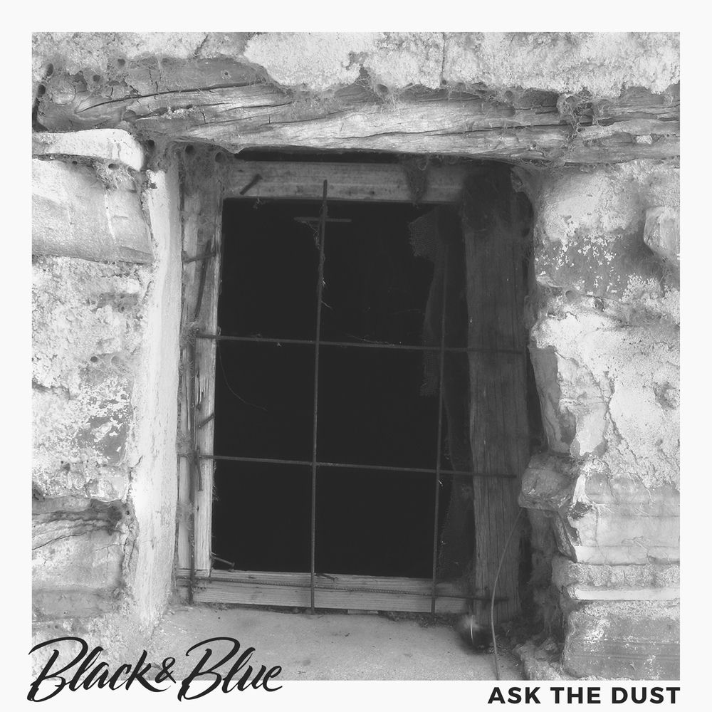 Uh Huh Her - Black And Blue