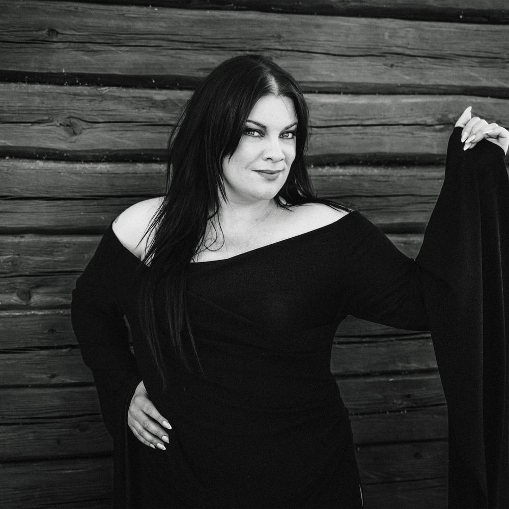 Leave Me Alone - Hanna Pakarinen