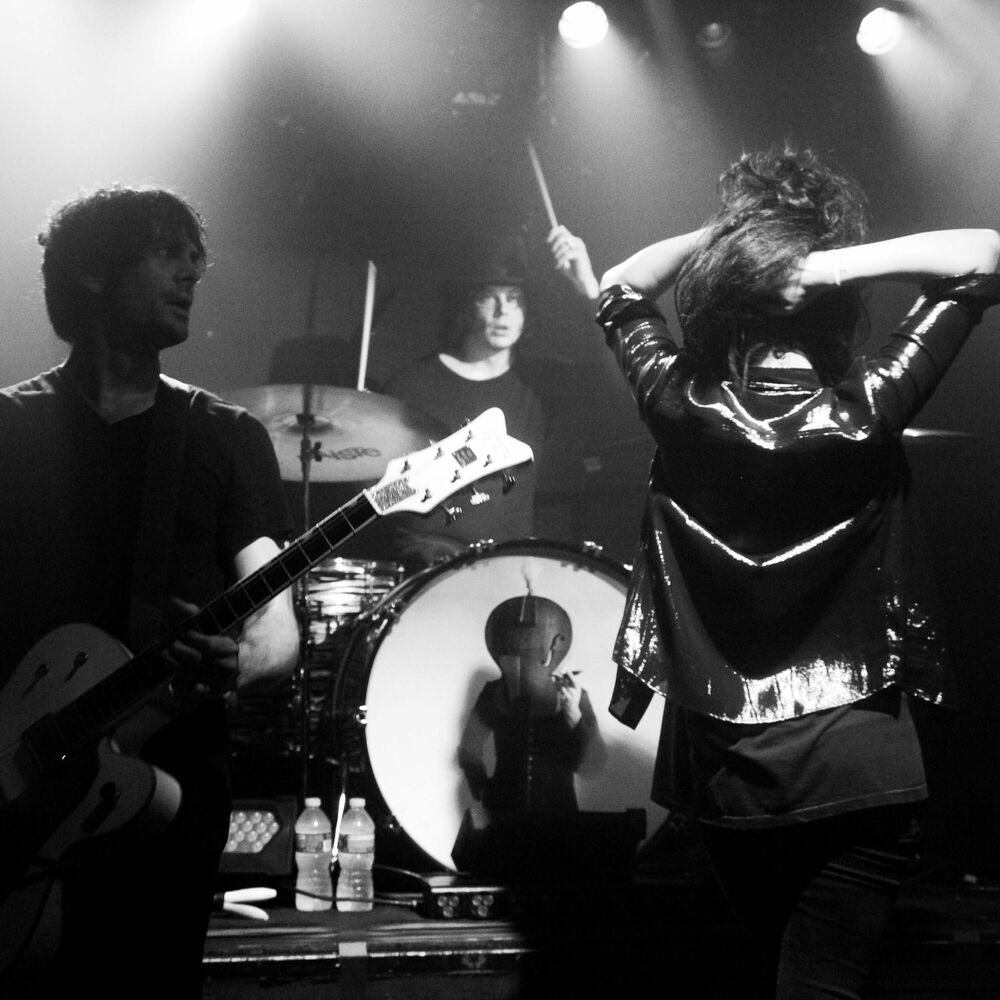 I Cut Like A Buffalo - The Dead Weather