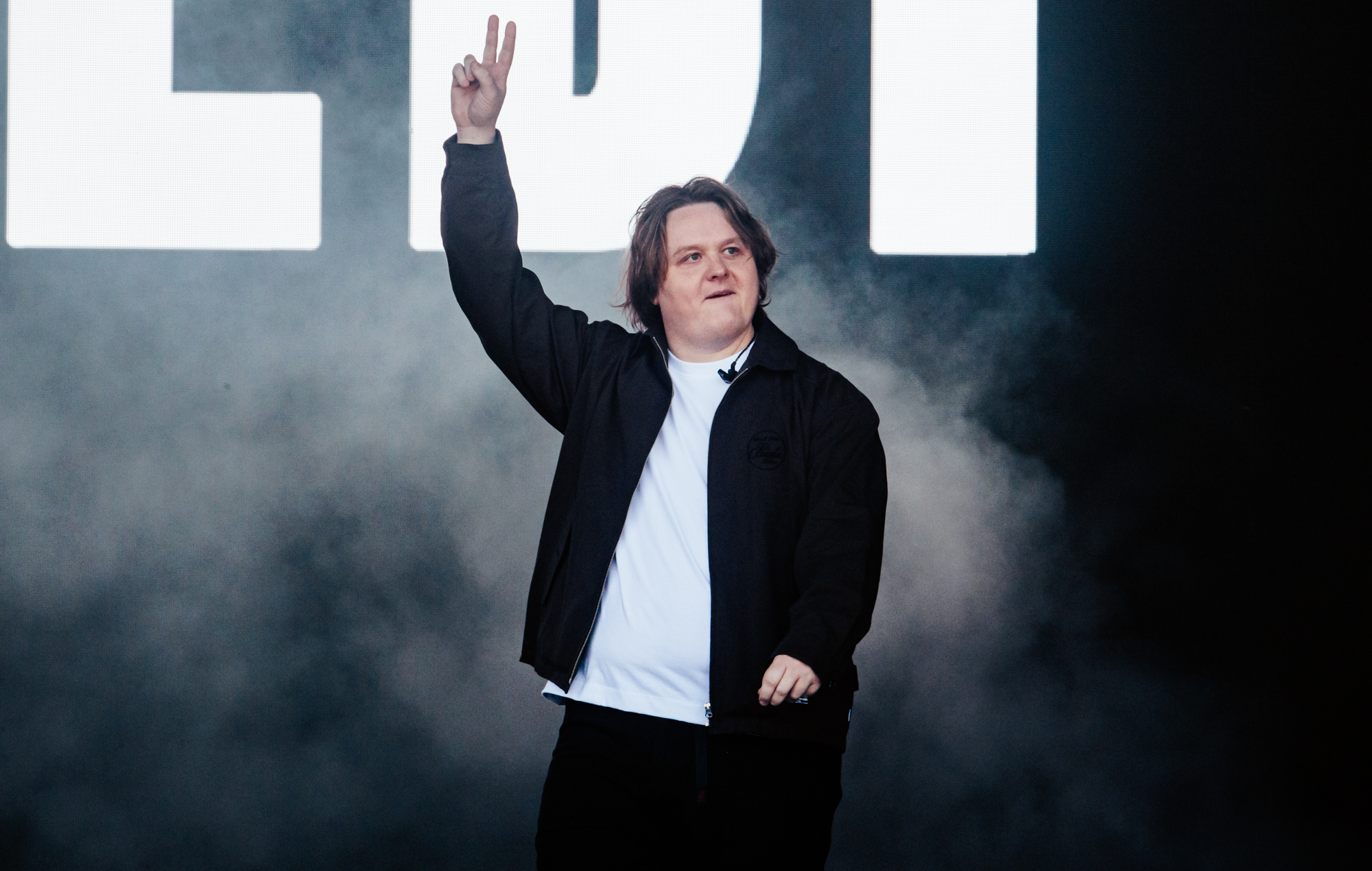 Lewis Capaldi, Roundhay Festivali'nde bilet satışları başarısını espriyle kutladı